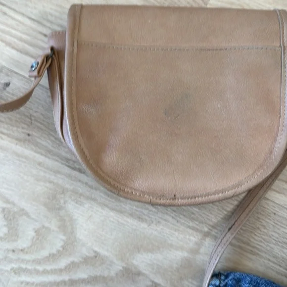 Vintage Tan Apri Purse - Picture 4 of 4
